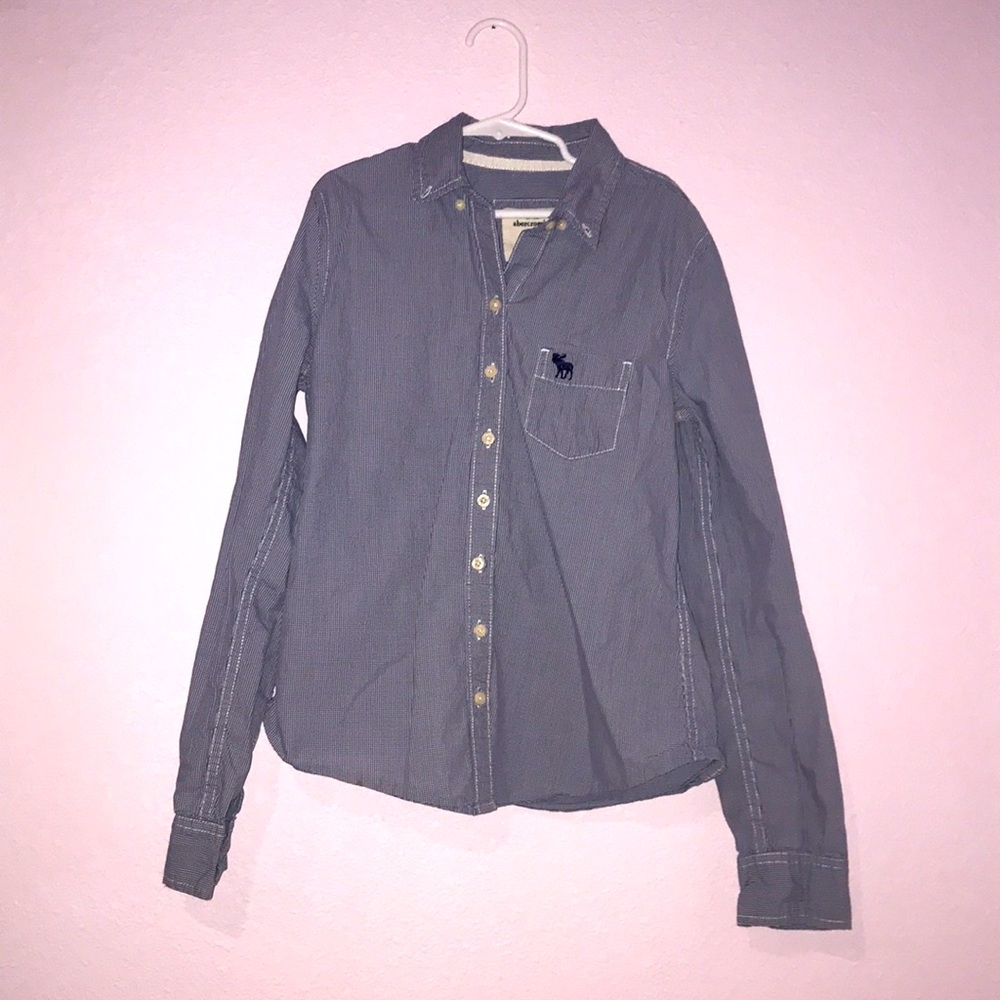Simple button shirt